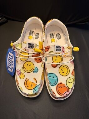 Hey Dude women’s Smiley World Canvas Shoes - Multicolor Smile Print size W 9